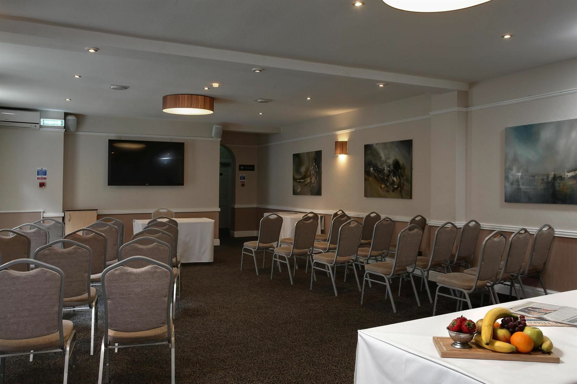 Lion Hotel Worksop Bagian luar foto